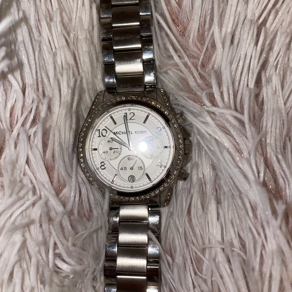 SEND OFFERS Authentic Michael Kors Watch - Picture 4 of 4